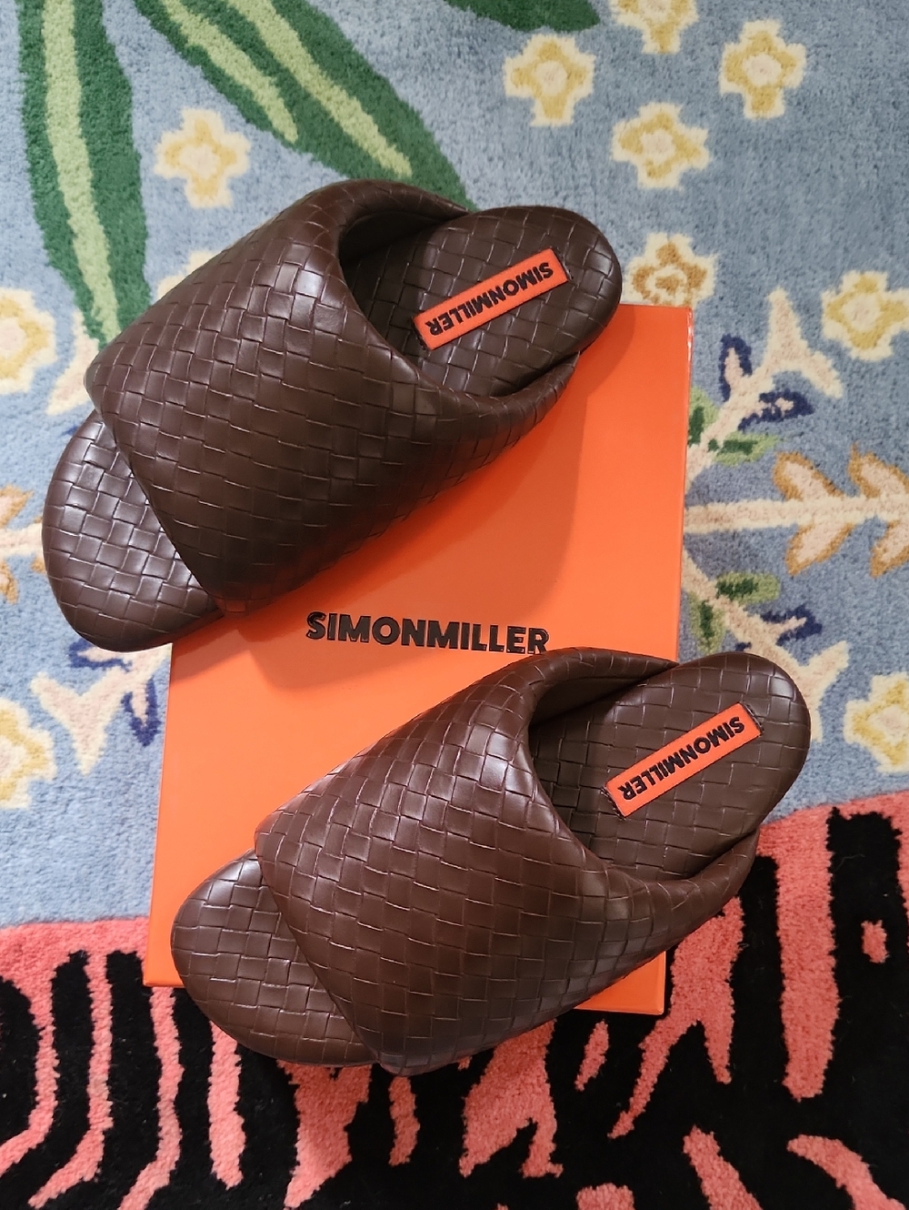 New In Box SIMON MILLER Brown Woven Bubble Slides